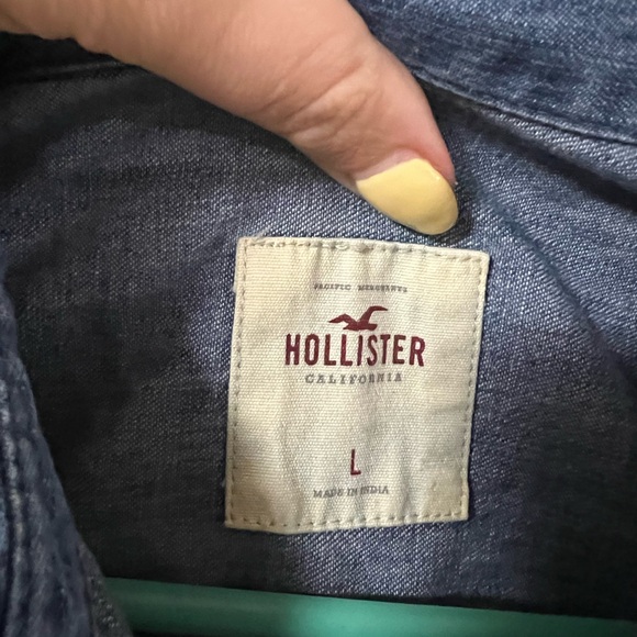 Hollister Women’s Jean Button-Up - Picture 2 of 3